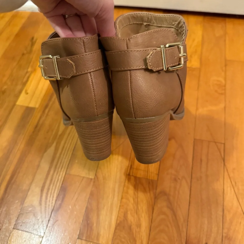 Ankle booties - Picture 2 of 3